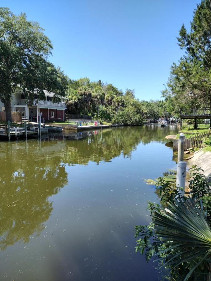 Cozy Vintage Waterfront Home With Fireplace And Kayaks Spring Hill Ngoại thất bức ảnh